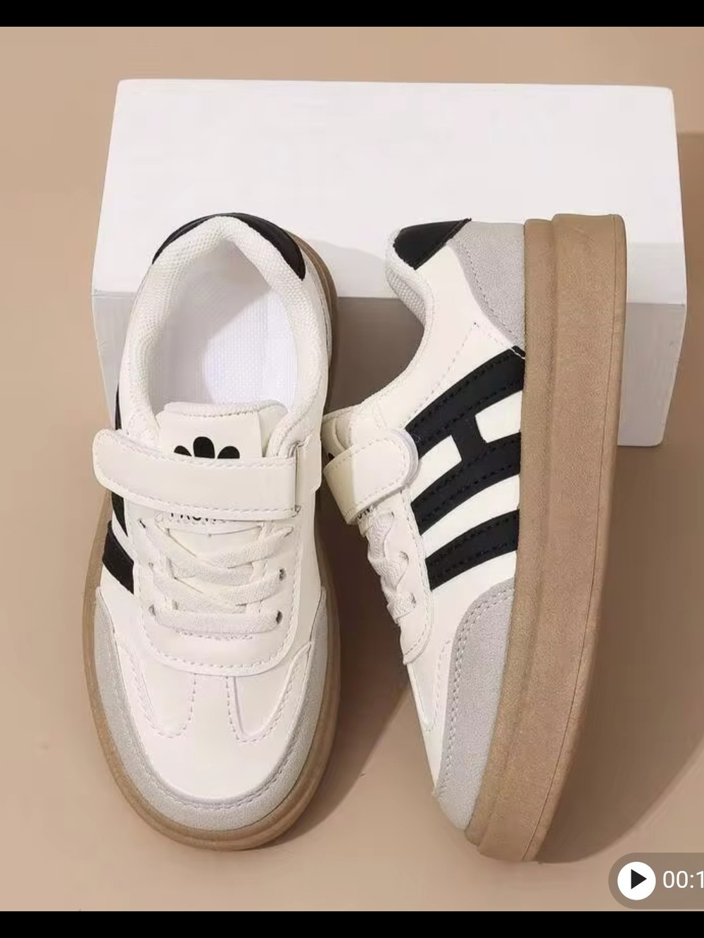 Kids White and Black Low-Top Sneakers with Tan Sole - Picture 2 of 3